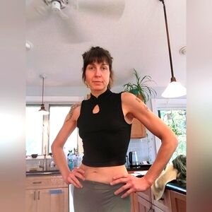 COPY - Reformation Cropped Black Key Hole sleeveless Top Size XS